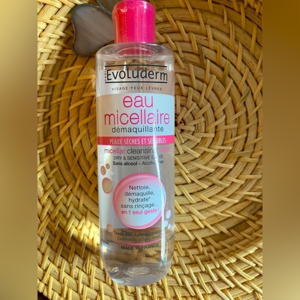 Micellar Cleansing Water
Evoluderm
For Dry & Sensitive Skin
Brand New
